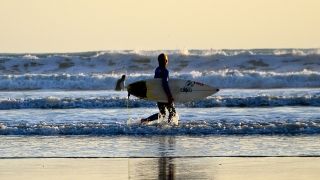 Surf aux Sables d'Olonne en Vendée